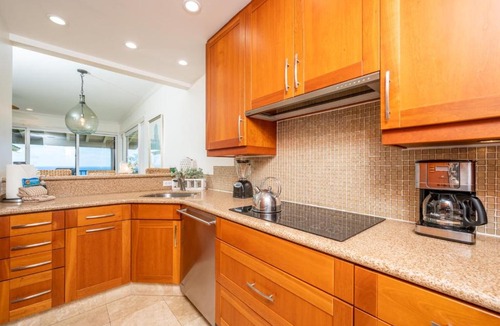 Napili Apartment | Kapalua Bay Villas Large Master Suite 3 Free Cars KBM Resorts Large Master Suite 3 Units 3 Bedrooms KBV ML-3705