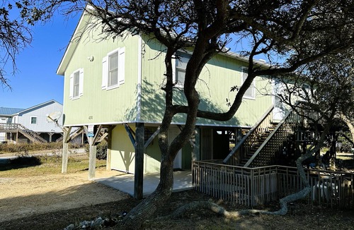 Kitty Hawk House | KH4231- Just One Block Off the Beach! 3 BRs, Close to Beach, Dog Friendly!