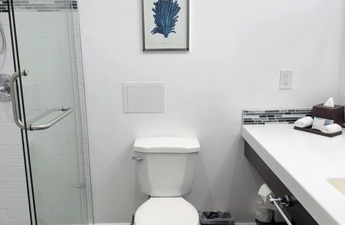 Old Towne Hotel | King Balcony Retreat with Breakfast Near Beach, Surf Lessons and the Pier