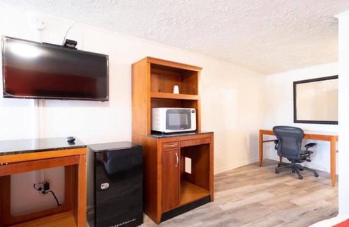 Jonesboro Apartment | King Bed Accessible|Jonesboro