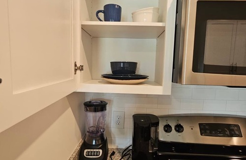 Northside Apartment | King Bed Fast WiFi Gym 8 Min to Airport
