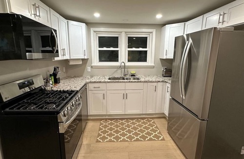 Orchard Park House | King on-suite 4 Bedroom 3 Bath House Near Stadium
