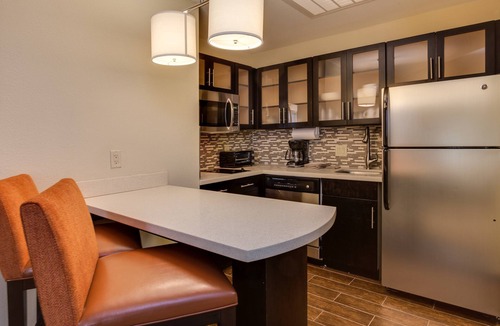Eagan Park Apartment | King Studio Near ATL | Free Breakfast + 24h Business Center!