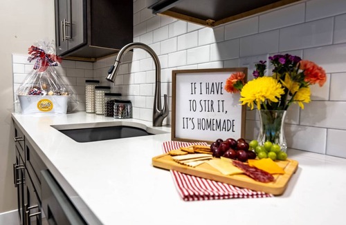 Pleasant Grove House | King Suite with Twin Loft – Family Friendly