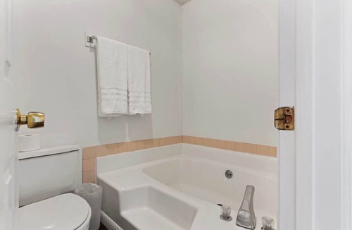 Kingsland Condo | Kingsland Hideaway - Pet Friendly