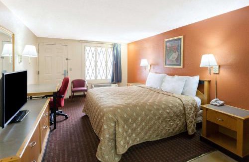 Tucker Hotel | Knights Inn - Tucker