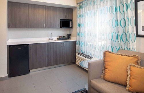 East Point Hotel | La Quinta Inn & Suites by Wyndham Atlanta Airport North