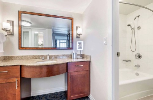 Waikiki Resort | Lagoon Tower By Hilton Grand Vacations, 1br Plus - Ocean View Suite