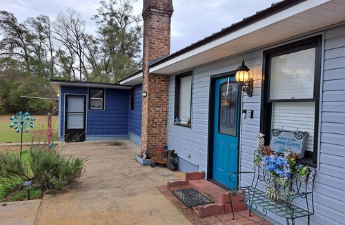 Donalsonville House | Lake Cottage, Only 1 mile to boat ramps & Big Jims Oyster Bar. On paved road.