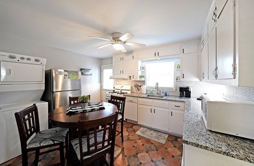 Acworth Apartment | Lake Life B - Apartment in Downtown Lake Acworth