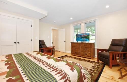 Lake Luzerne-Hadley House | Lake Luzerne House Sauna, Hot Tub, Walk to Beach