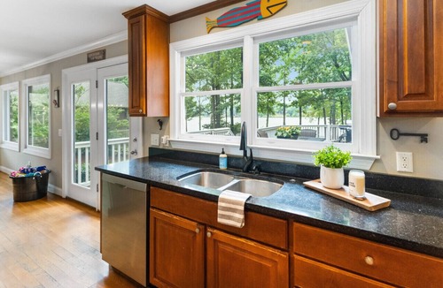 Eatonton House | Lake Oconee|Dock|Fire Pit|Big Views|Pet Friendly