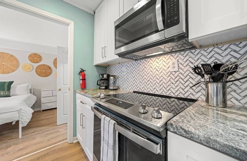 Hampton Cottage | Lake View: Cozy 2 BR Cottage Close to Atlanta