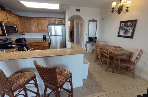 Florida Central Atlantic Coast Condo | Lakefront 885 sf CONDO just 1 mile to DISNEY with Balcony & 2 Resort POOLS & SPA