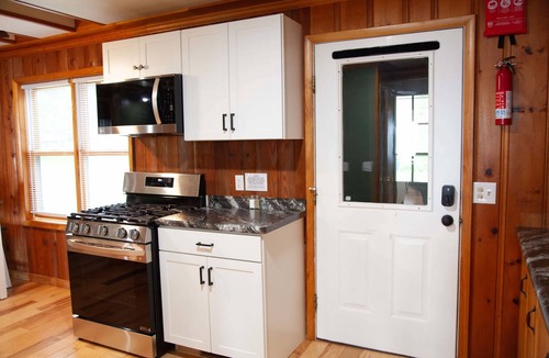 Town of Torrey House | Lakefront Home: Private Dock, Hot Tub, Kayaks