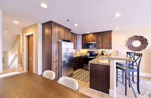 Homer Condo | Lakeshore Lodging Lodge 720