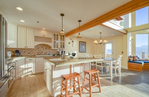 Homer Condo | Lakeshore Lodging Ocean Front Lodges