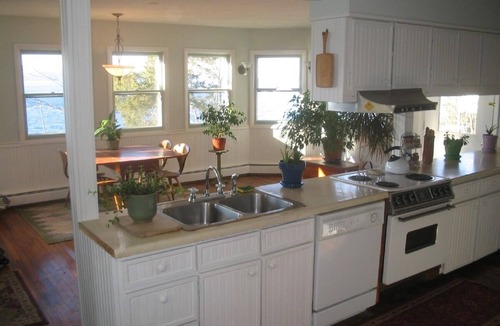 Valois House | Lakeside Home with 70' Lake Frontage and Kayaks