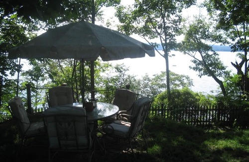 Valois House | Lakeside Home with 70' Lake Frontage and Kayaks
