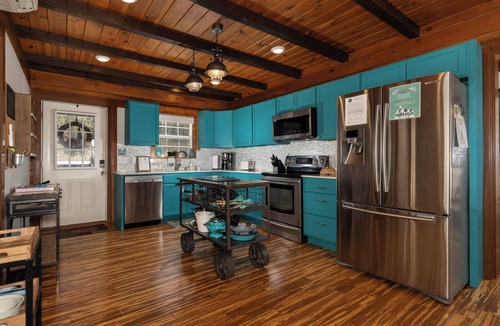 Deep Gap Cabin | Lakin' it Easy!*Waterfront*Modern*Kayaks*Resort*WIFI*Pets OK