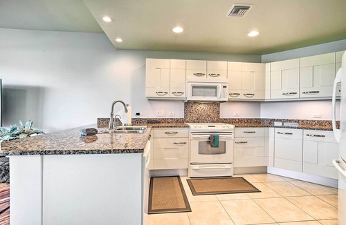 Kahaluu Bay Apartment | Lanai & Resort-style Perks! Kona Townhome