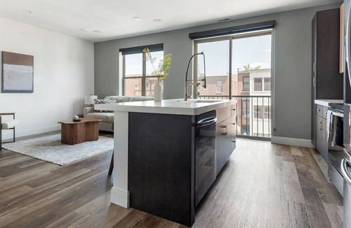 DeBaliviere Place Apartment | Landing | Amazing 1BD, Yoga Studio, Gym
