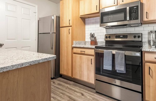 Eureka Apartment | Landing | Amazing 2BD, Pool, Gym