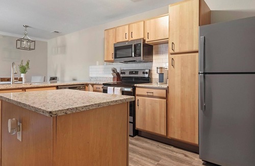 Eureka Apartment | Landing | Amazing 2BD, Pool, Gym