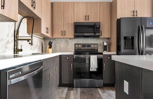 DeBaliviere Place Apartment | Landing | Beautiful 1BD, Gym, Yoga Studio
