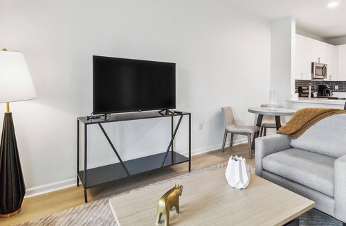 Eden Apartment | Landing | Chic 1BD, Yoga Studio, Clubhouse
