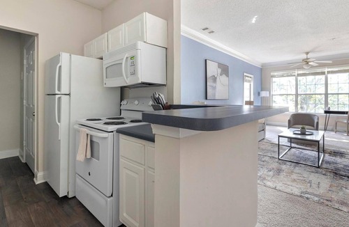McDonough Apartment | Landing | Stunning 2BD, Gym, Tennis Court