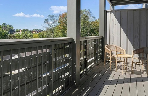 Oakwood Apartment | Landing | Stylish 1BD, Clubhouse, Gym