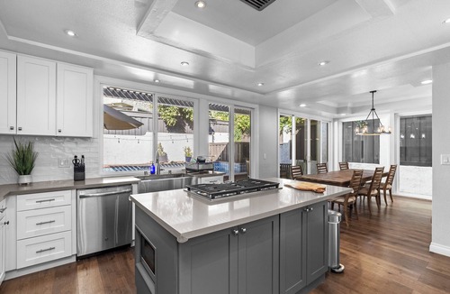 Los Cerritos House | Large 3BD : Master Suite : Pool