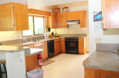 Laie House | Large Beachfront 5 Bedroom Home