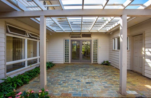 Bayview House | Large beautiful home with air conditioning! Walk to Beaches, Resort Pool