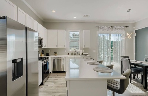 Pittsburgh House | Lavish Atlanta Getaway | 4 BR w/Fenced Backyard