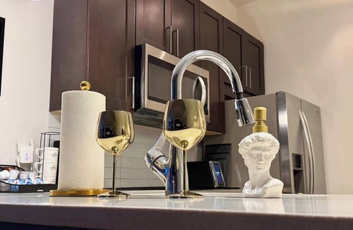 North Buckhead Apartment | Lenox Mall - Panoramic Kingdom | Penthouse Views