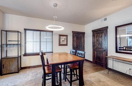 Bear Hollow Village House | Light-filled condo near Canyons Village with mountain view pool & hot tubs