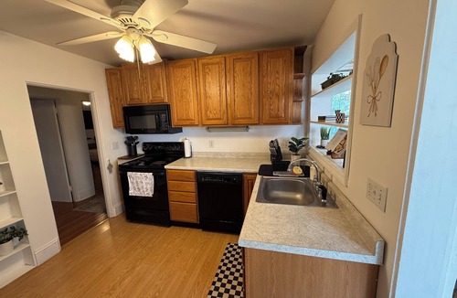 Old Fort House | Little House on Maple Street - Cozy Retreat waking distance to Downtown Old Fort