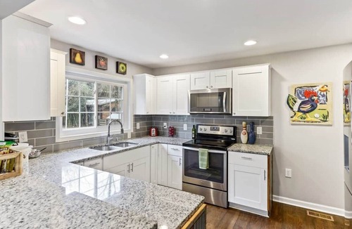 East Atlanta House | Llama Stay| Farm|Firepit|6 Miles to City