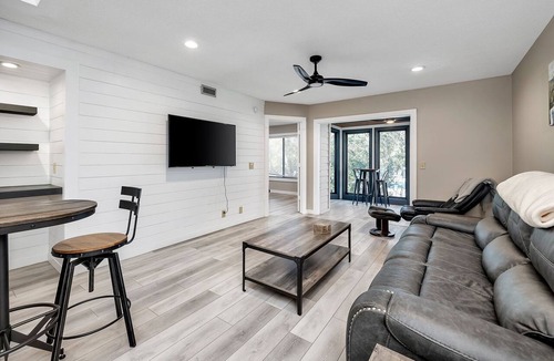 St. Simons Island Condo | Located in Sea Palms West. Convenient to all the island has to offer.