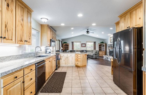 Heber House | Lodge Sleeps 16 · Hot Tub · Mtn Views