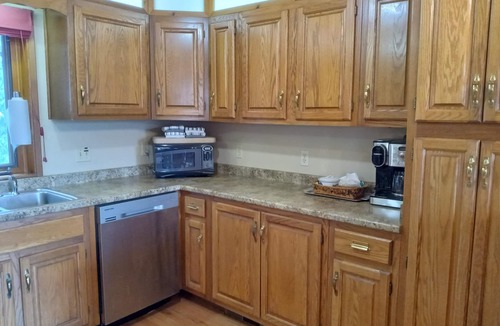 Wolf Laurel Cabin | Lovely Cabin - Sleeps 12 - Close to Hatley Pointe Ski Resort