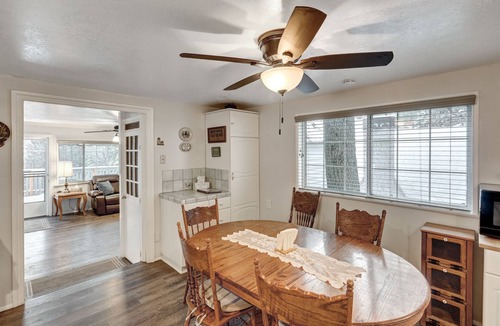 Cedar Glen Cabin | Lovely Lake View CLEAN 4 BR Cabin w/Large Kitchen & Deck.