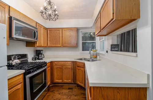 Decatur House | Lovely townhome in Avondale Estates - 2 bedrooms 2.5 bathrooms.