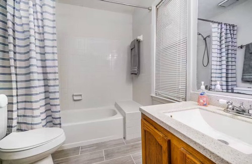 Decatur House | Lovely townhome in Avondale Estates - 2 bedrooms 2.5 bathrooms.