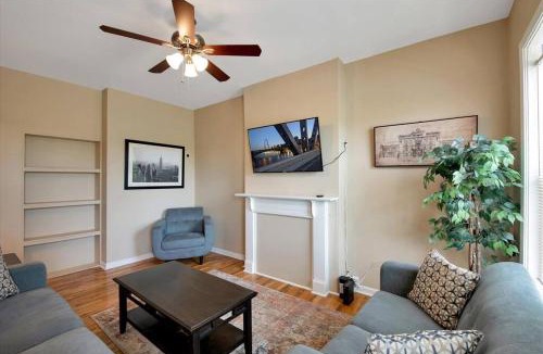Southwest Garden House | Lovely Unit in Historic SW Garden - 3 Queen beds