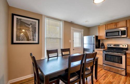 Southwest Garden House | Lovely Unit in Historic SW Garden - 3 Queen beds