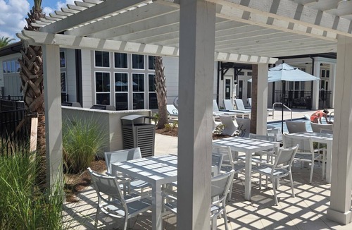 Northside Apartment | Luxe 2-bedroom apt with serene water view 5 minutes from Jacksonville airport.