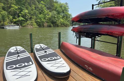 Mill Spring House | LUXE-Lakefront Home, Private Dock, Hot Tub, Sauna, Fire Pit, Canoe, Paddle Boards, Infinity Game Table, Epic Mtn & Lake Views, Universal EV Station